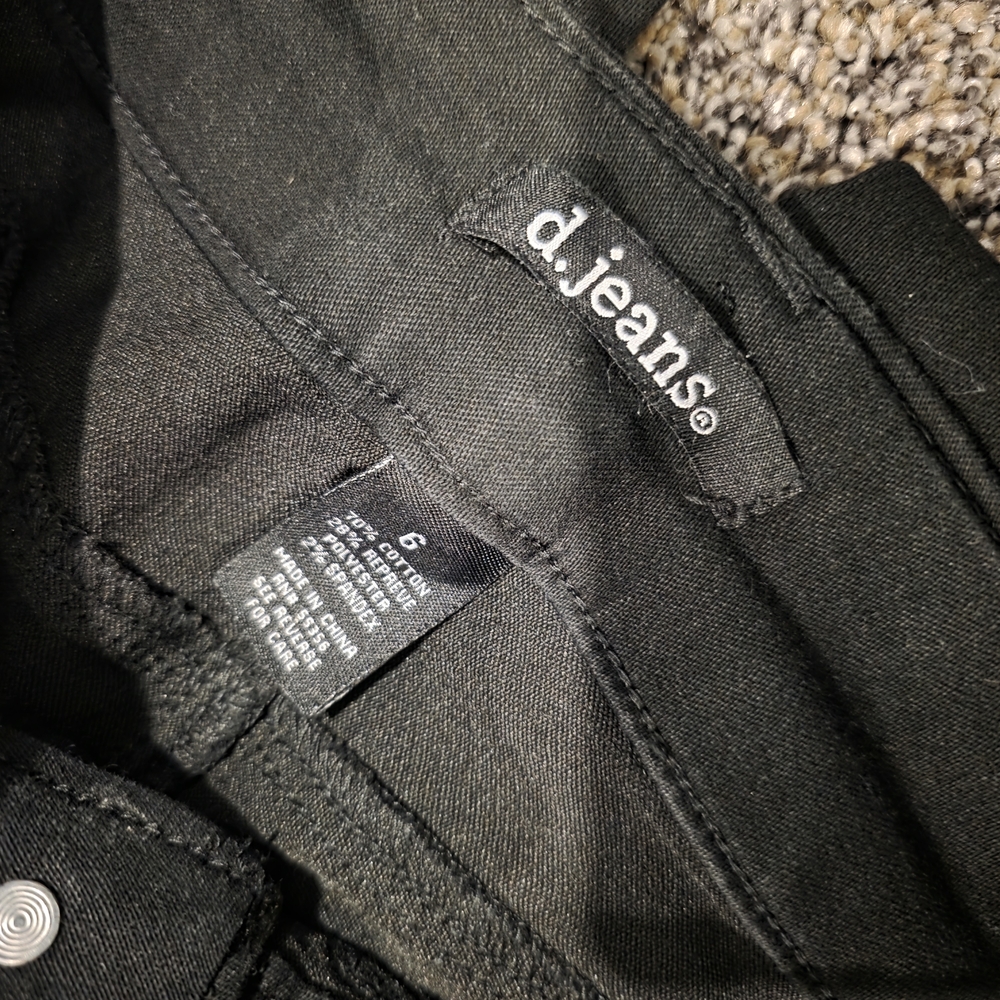D. Jeans Classic Black Trousers